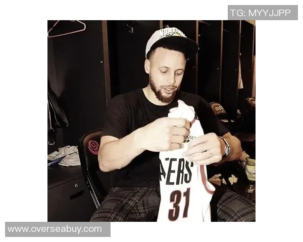 足球场上的黑色魅力球星们展现的帅气风采与无畏精神